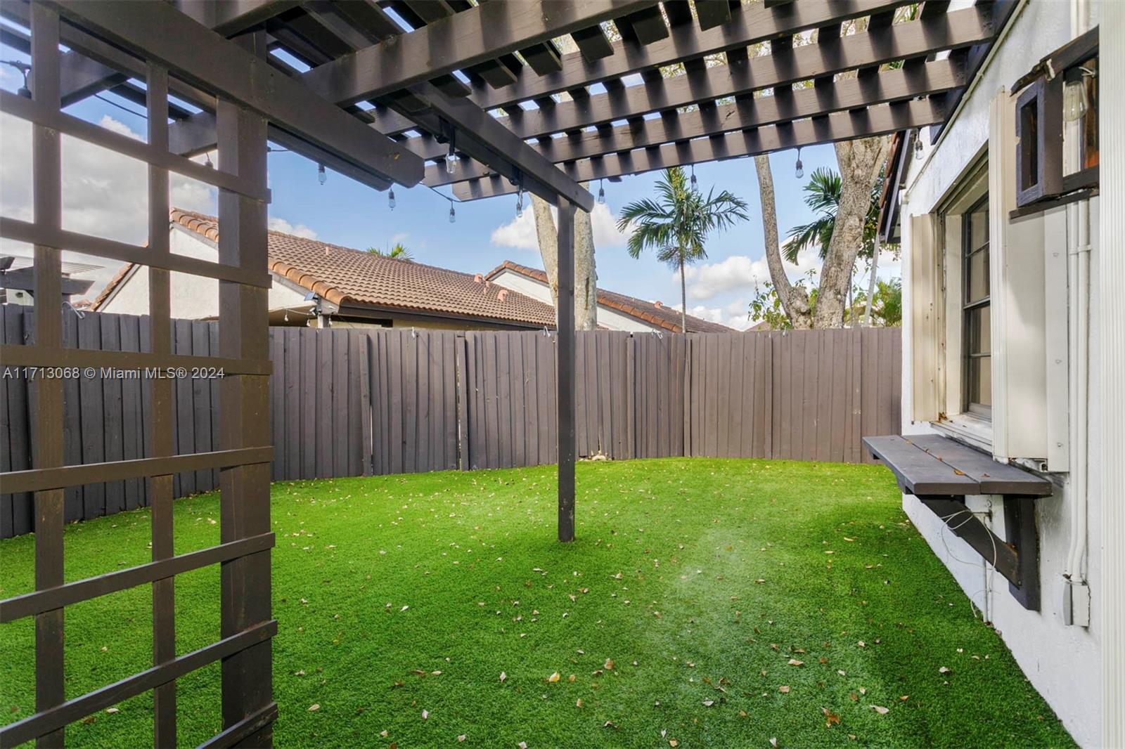 LKS OF MEADOW VILG HOMES - Residential Lease