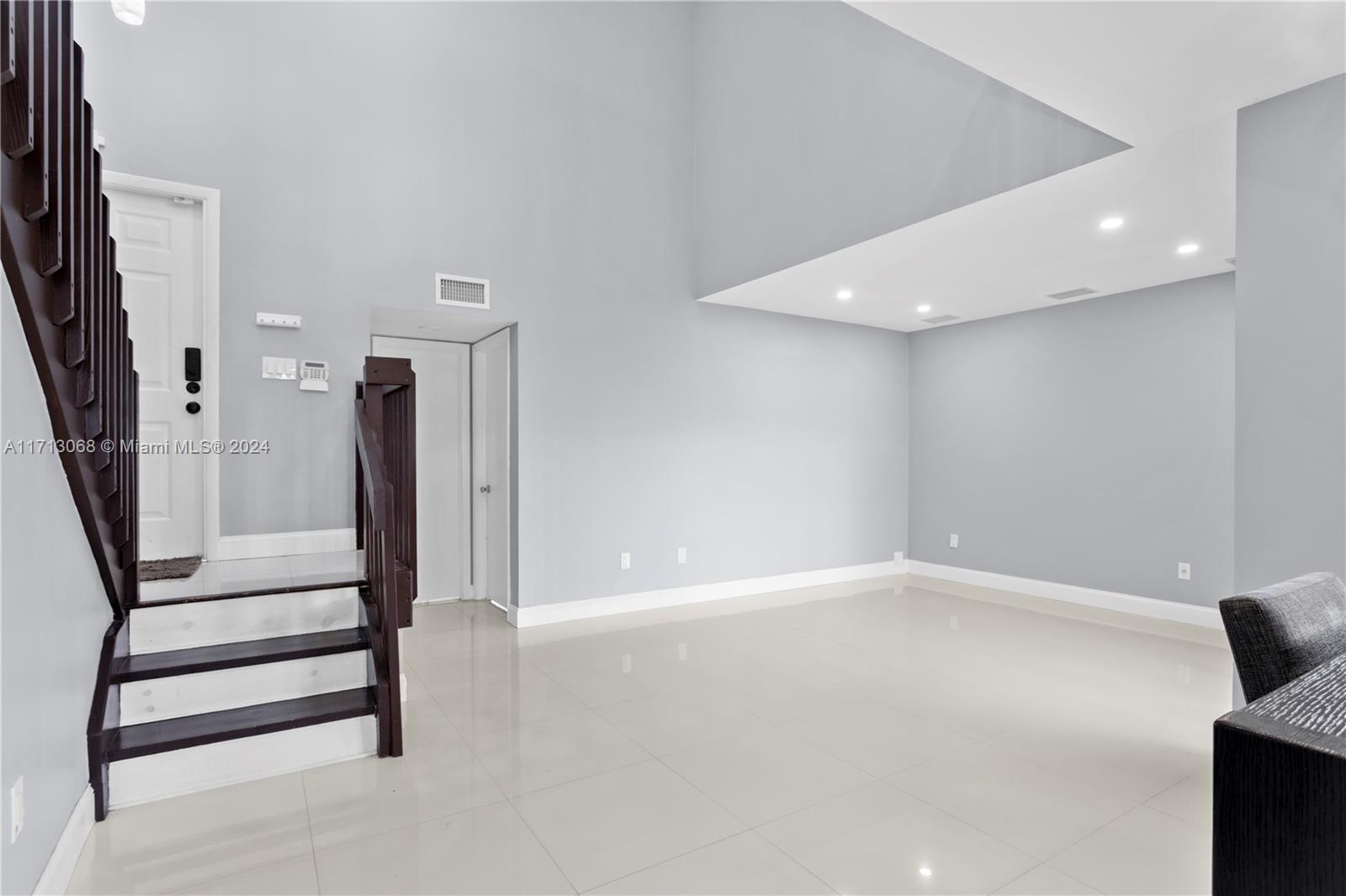 LKS OF MEADOW VILG HOMES - Residential Lease