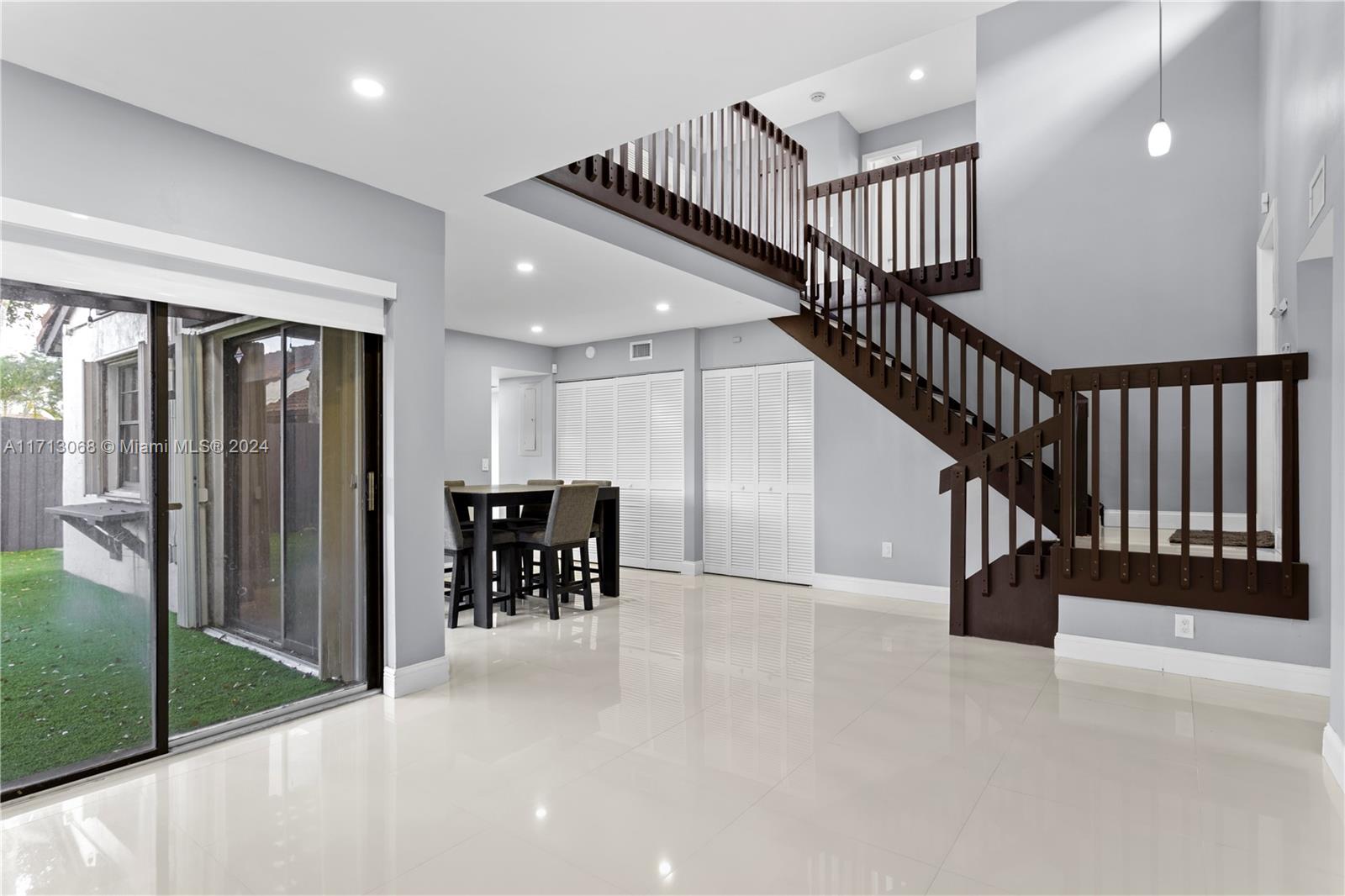 LKS OF MEADOW VILG HOMES - Residential Lease