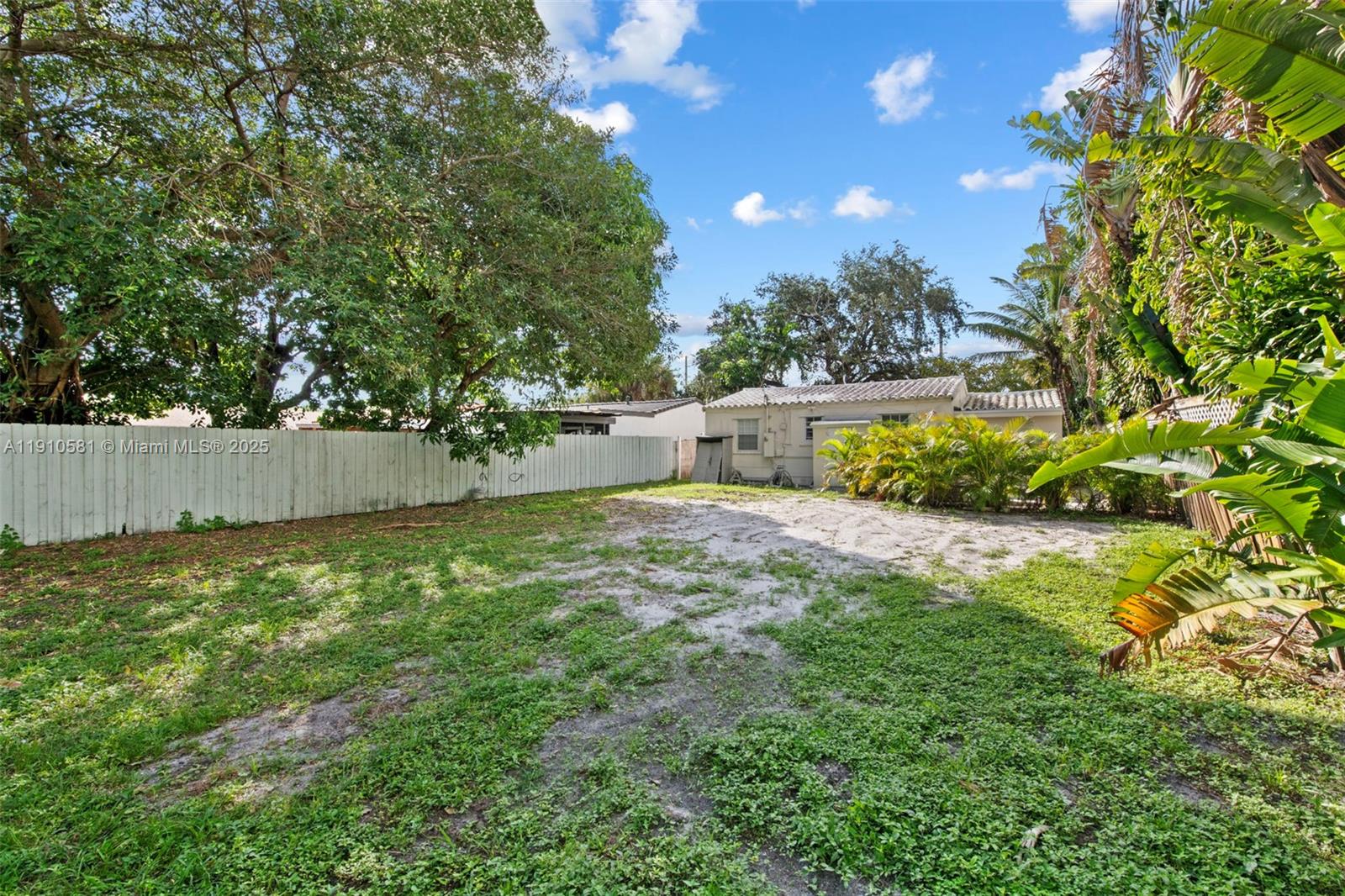 HOLLYWOOD PARK - Residential