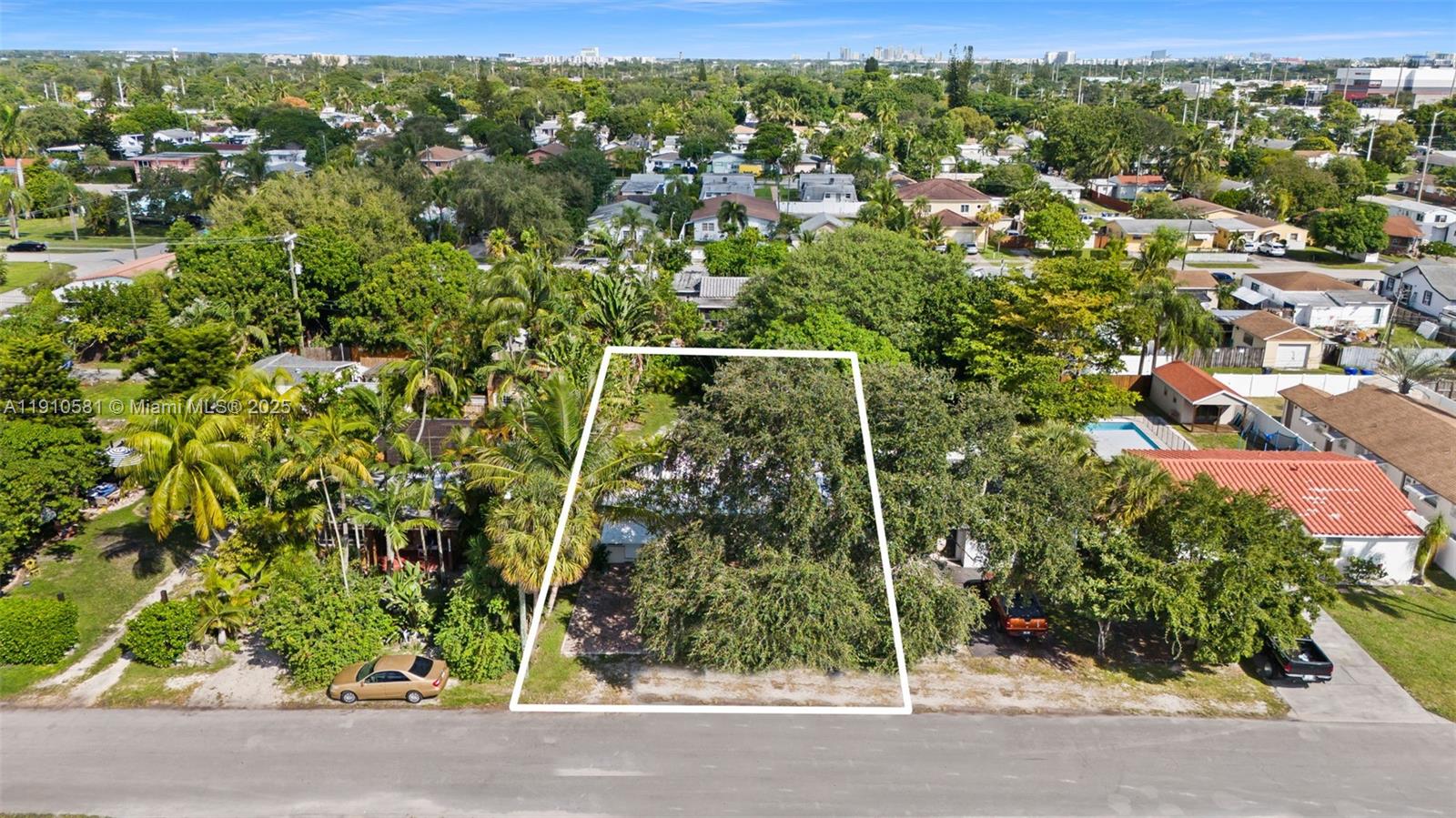 HOLLYWOOD PARK - Residential