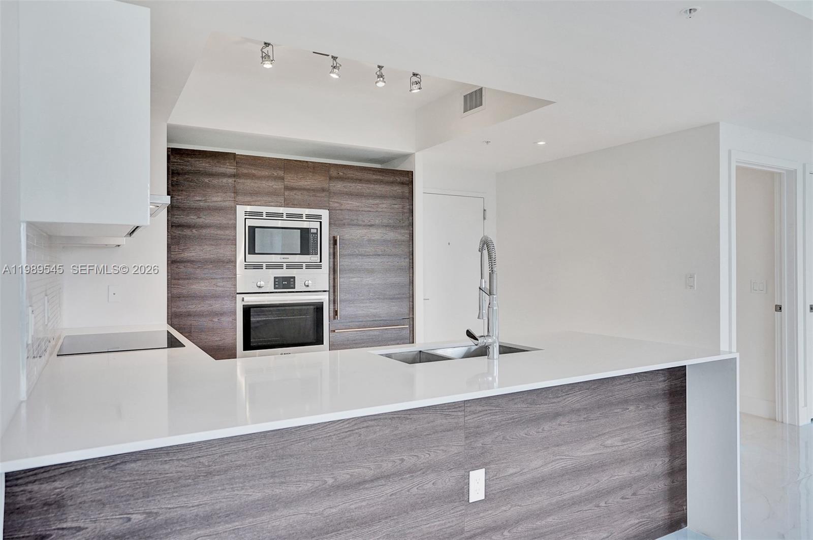 MERRICK MANOR - Residential Lease