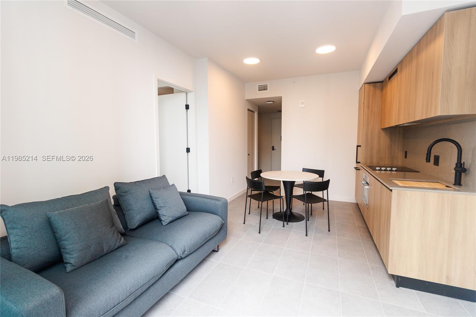 MIAMI NORTH - Residential Lease