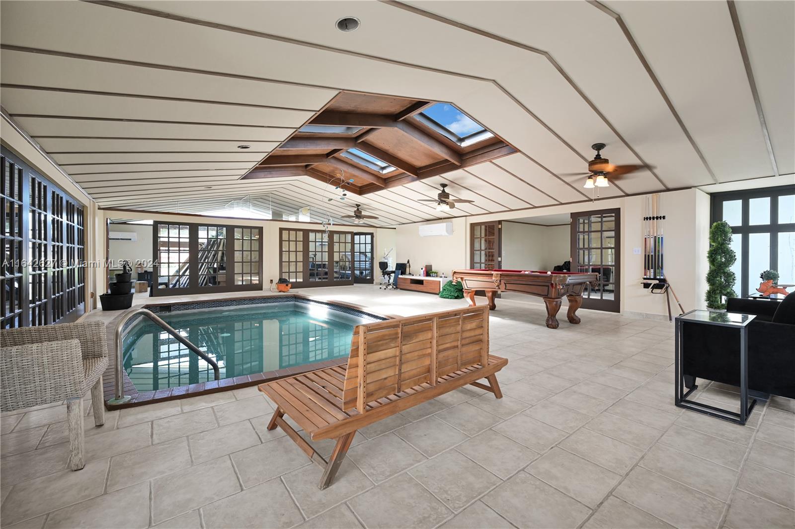 SUNSET ISLES SEC 1 - Residential