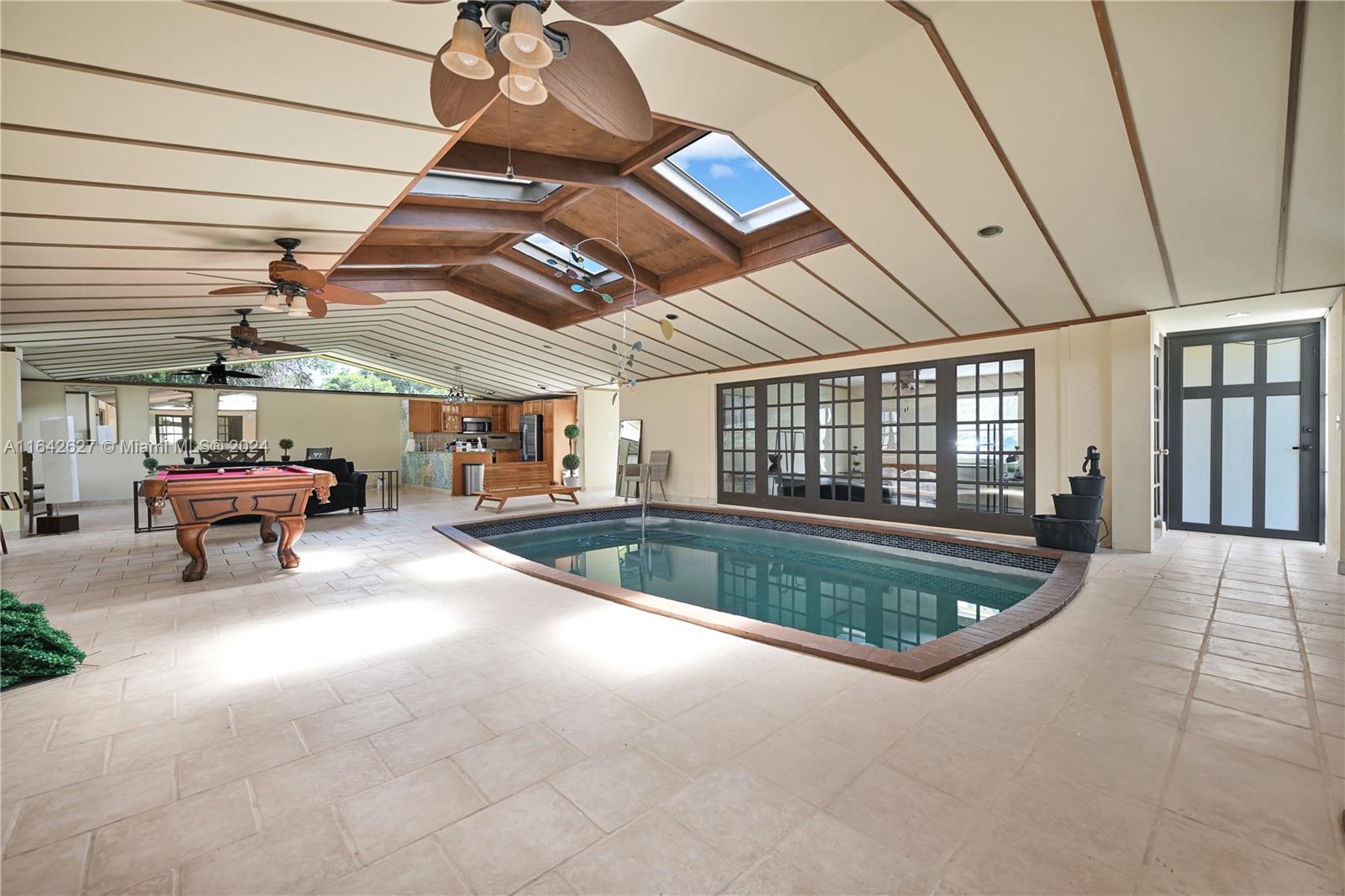 SUNSET ISLES SEC 1 - Residential