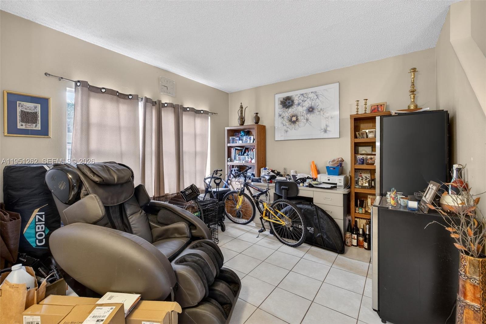 6008 N Golden Beauty Ln, Tamarac, FL, 33321/$429,000 4 6008 N Golden Beauty Ln