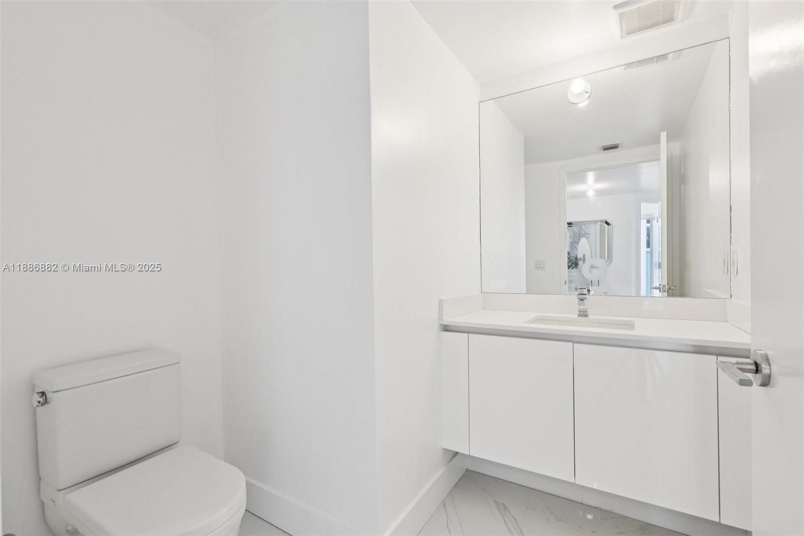 PARQUE TOWERS CONDO - Residential Lease