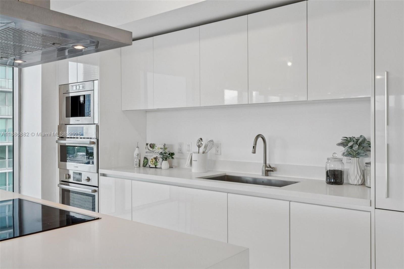 PARQUE TOWERS CONDO - Residential Lease