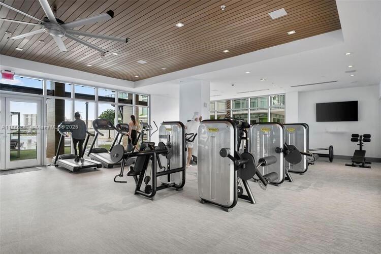 PARQUE TOWERS CONDO - Residential Lease