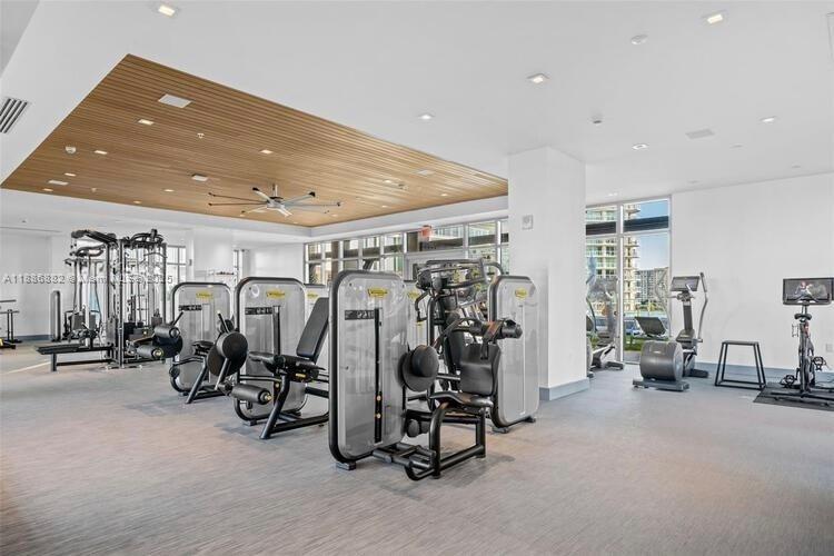 PARQUE TOWERS CONDO - Residential Lease