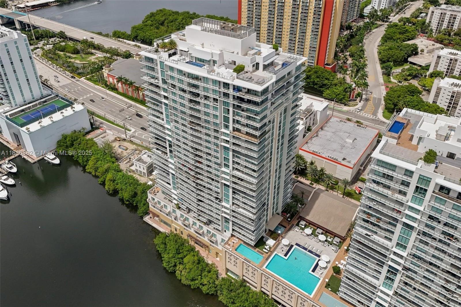 PARQUE TOWERS CONDO - Residential Lease