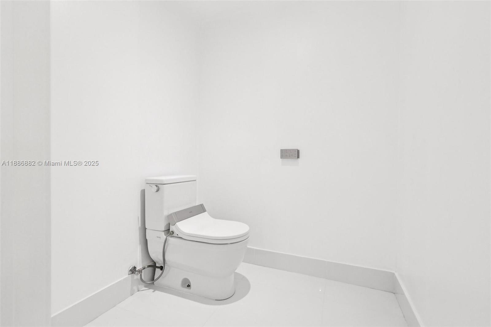 PARQUE TOWERS CONDO - Residential Lease