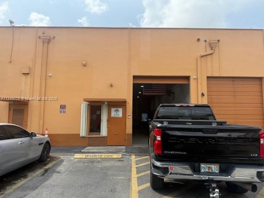****PRICE REDUCED*****2,087 SF Office/Warehouse Flex space. 1 Large Office Approx 420 SF, 1 Bathroom with Shower, 19' Twin Tee Roof, Brand New Roof in 2024. Central AC 2023. Motorized Garage Door, Ceiling Exhaust Fan, Audio System included. Great for Many uses. Low maint Fee of Just $265/mth includes, Insurance, Garbage, Roof and all exterior. Will not Last. Several uses not allowed. No mechanics, Body Shops, Granite Cabinet uses allowed.