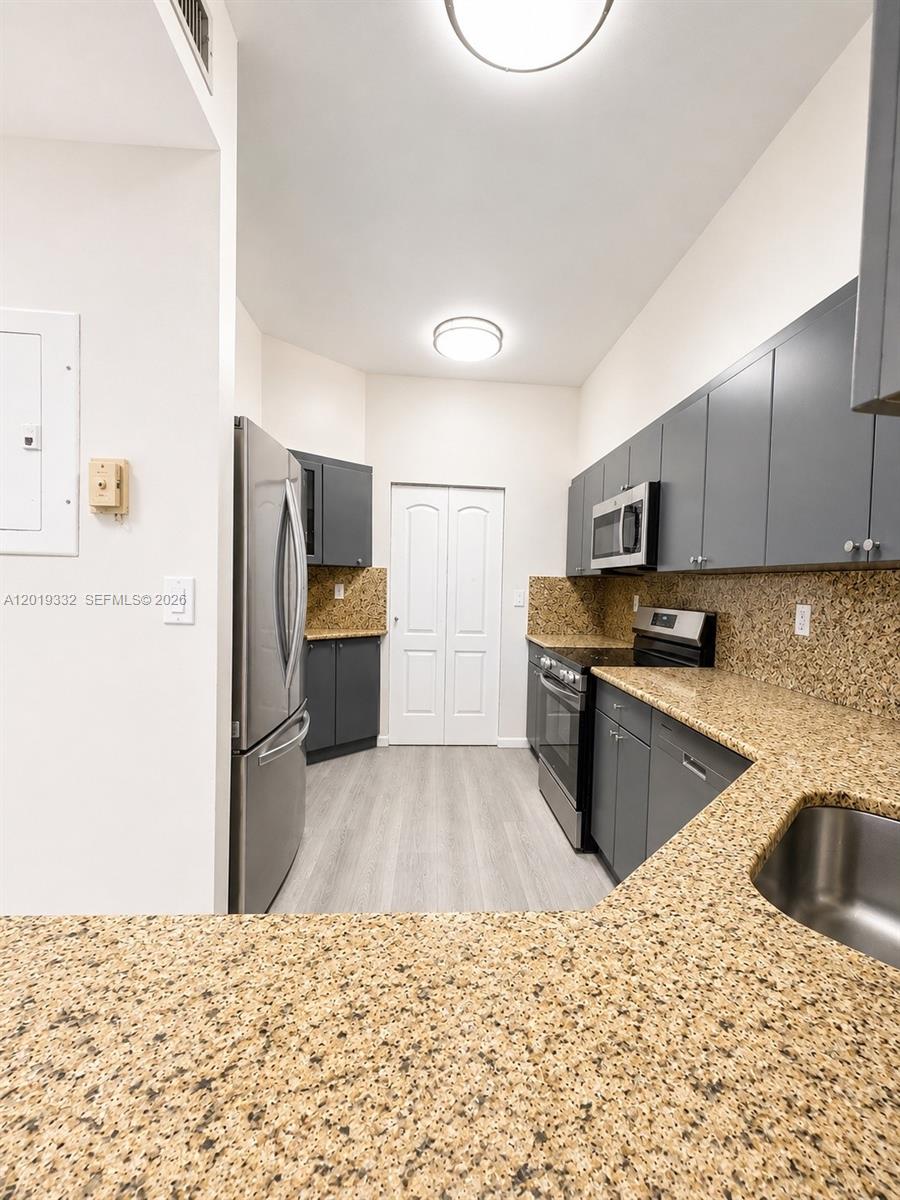 8816 Collins Ave 206