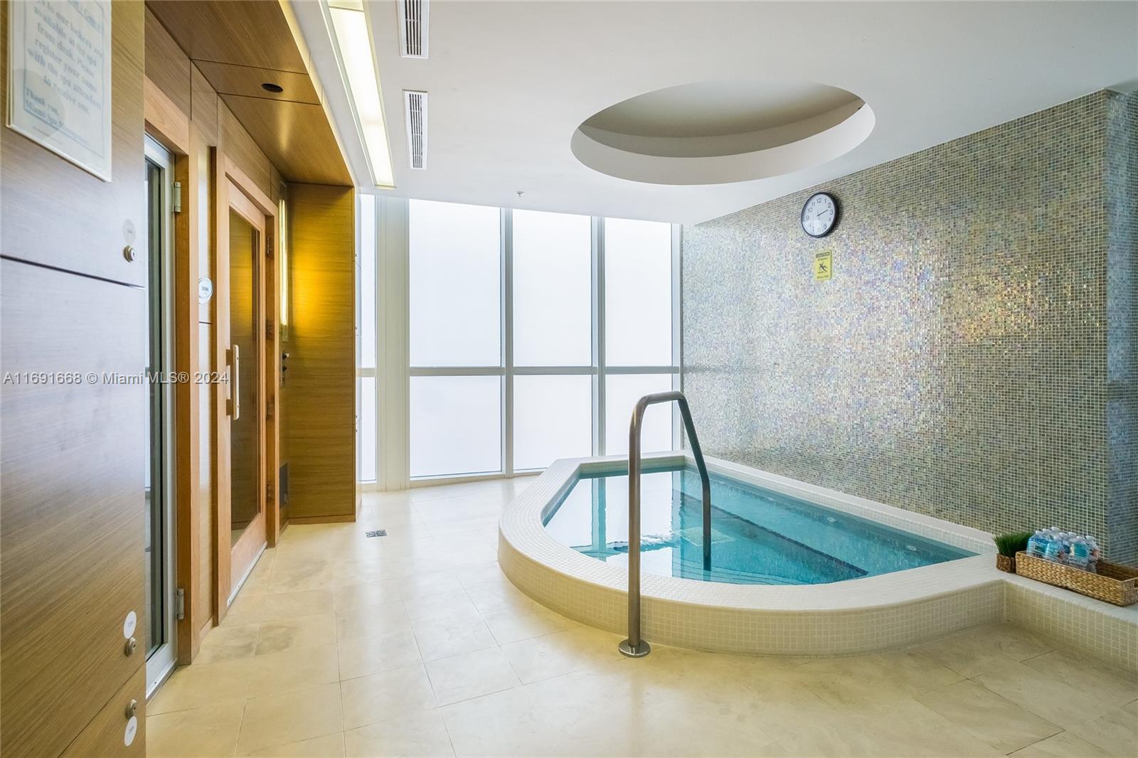 TRUMP ROYALE CONDO - Residential