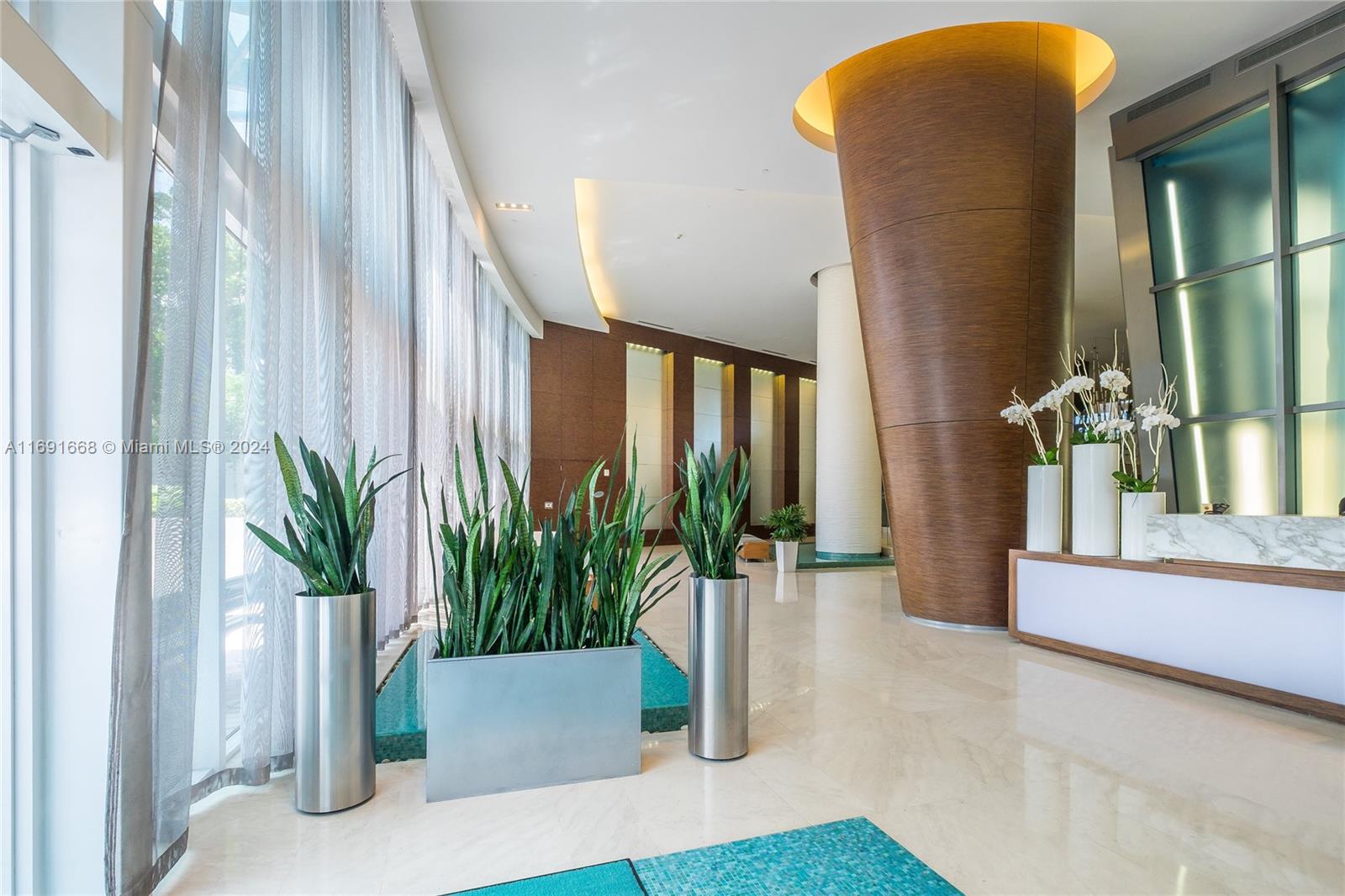 TRUMP ROYALE CONDO - Residential