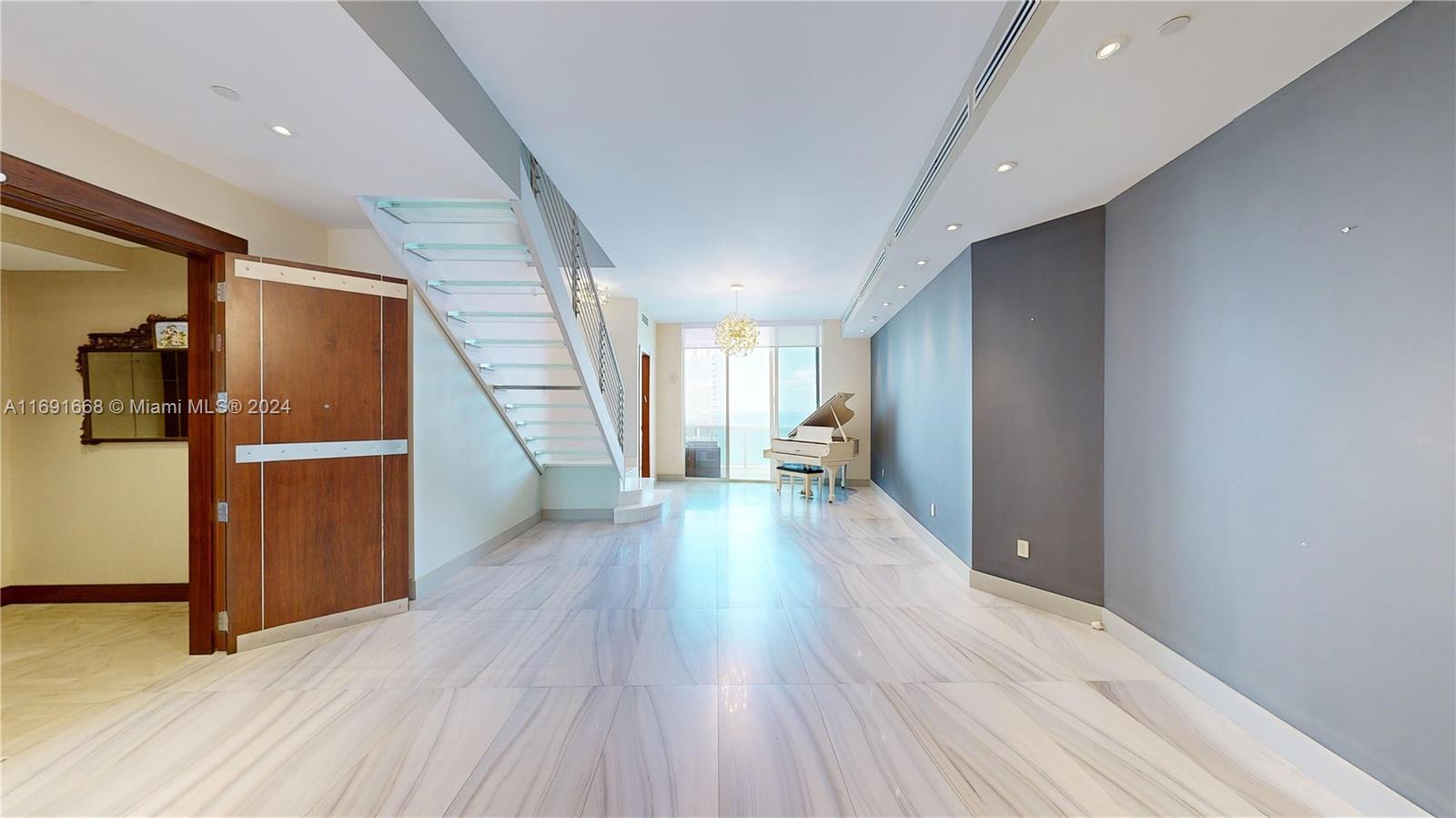 TRUMP ROYALE CONDO - Residential