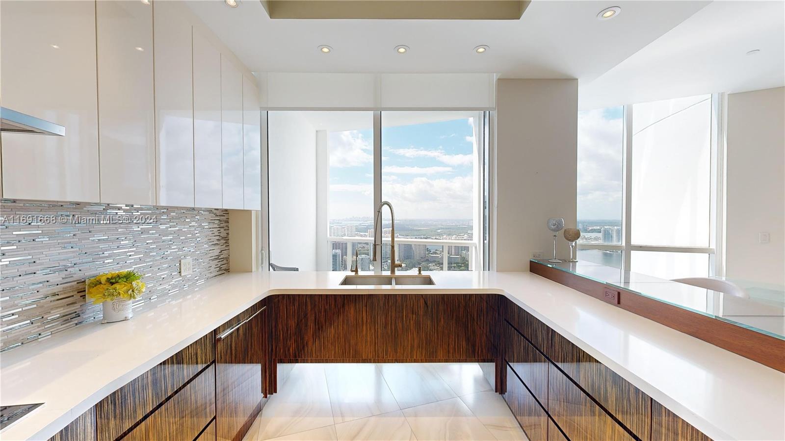 TRUMP ROYALE CONDO - Residential