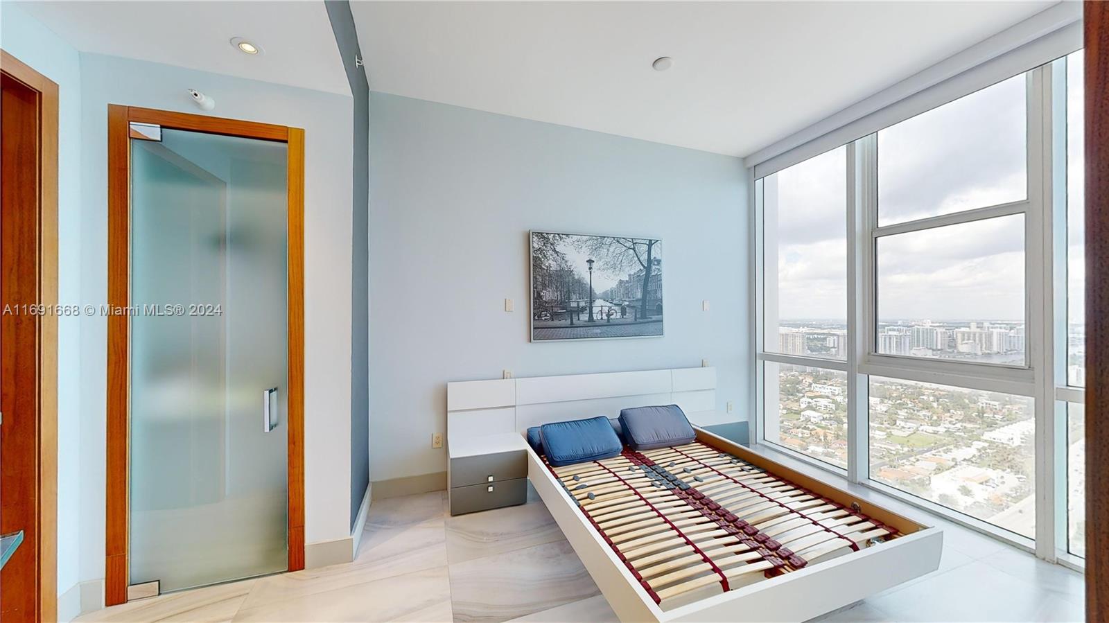 TRUMP ROYALE CONDO - Residential