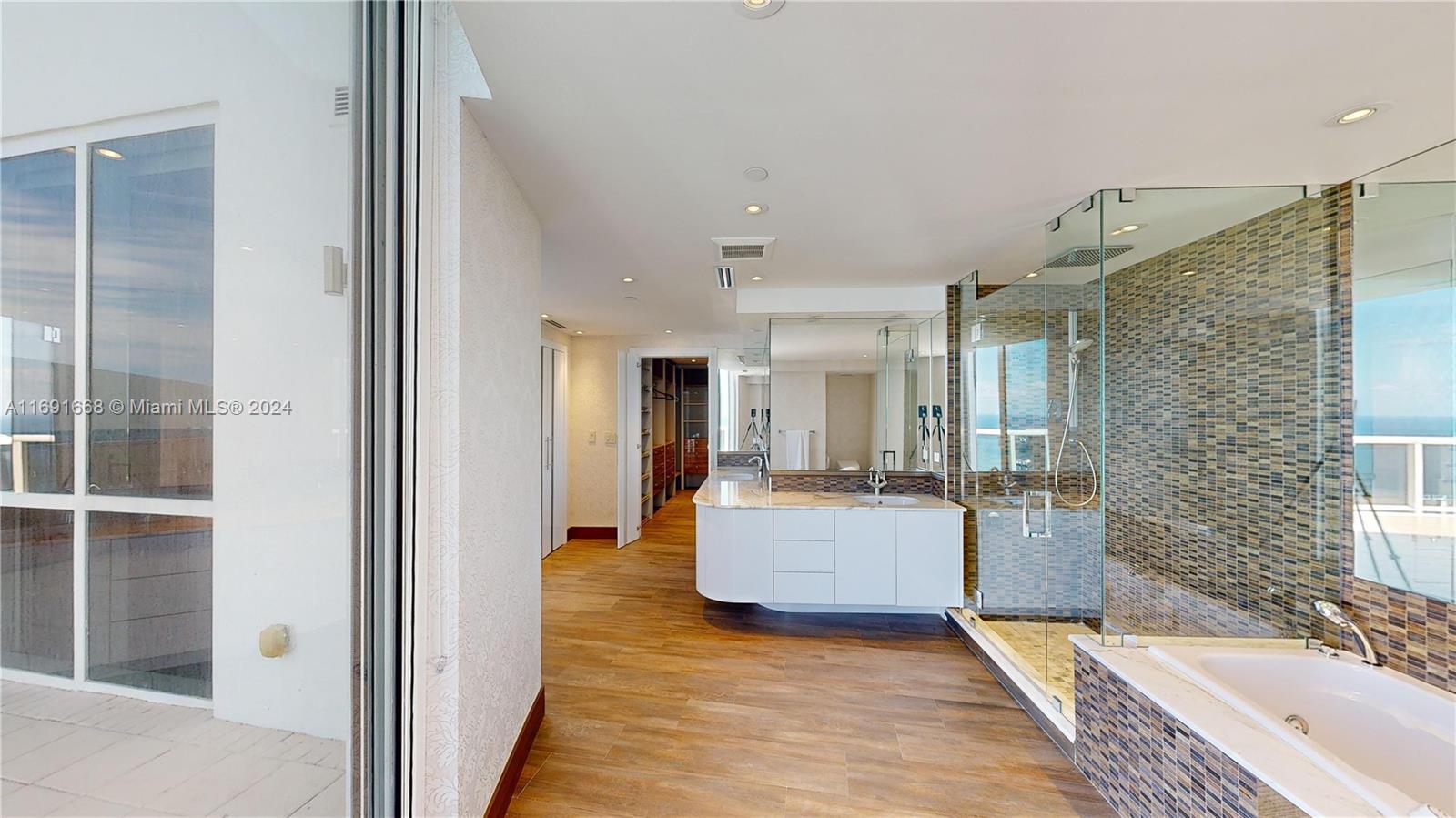 TRUMP ROYALE CONDO - Residential