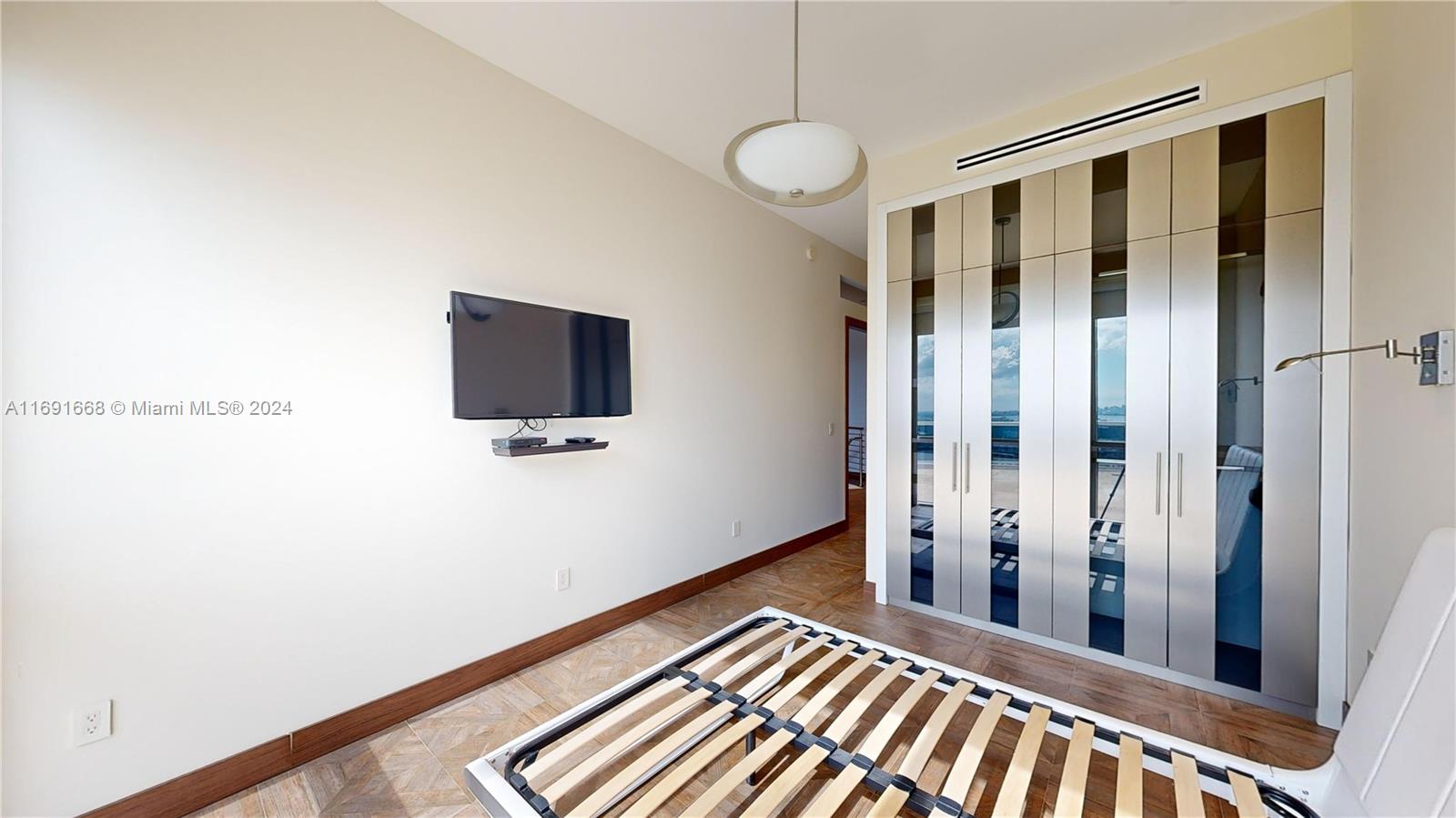 TRUMP ROYALE CONDO - Residential