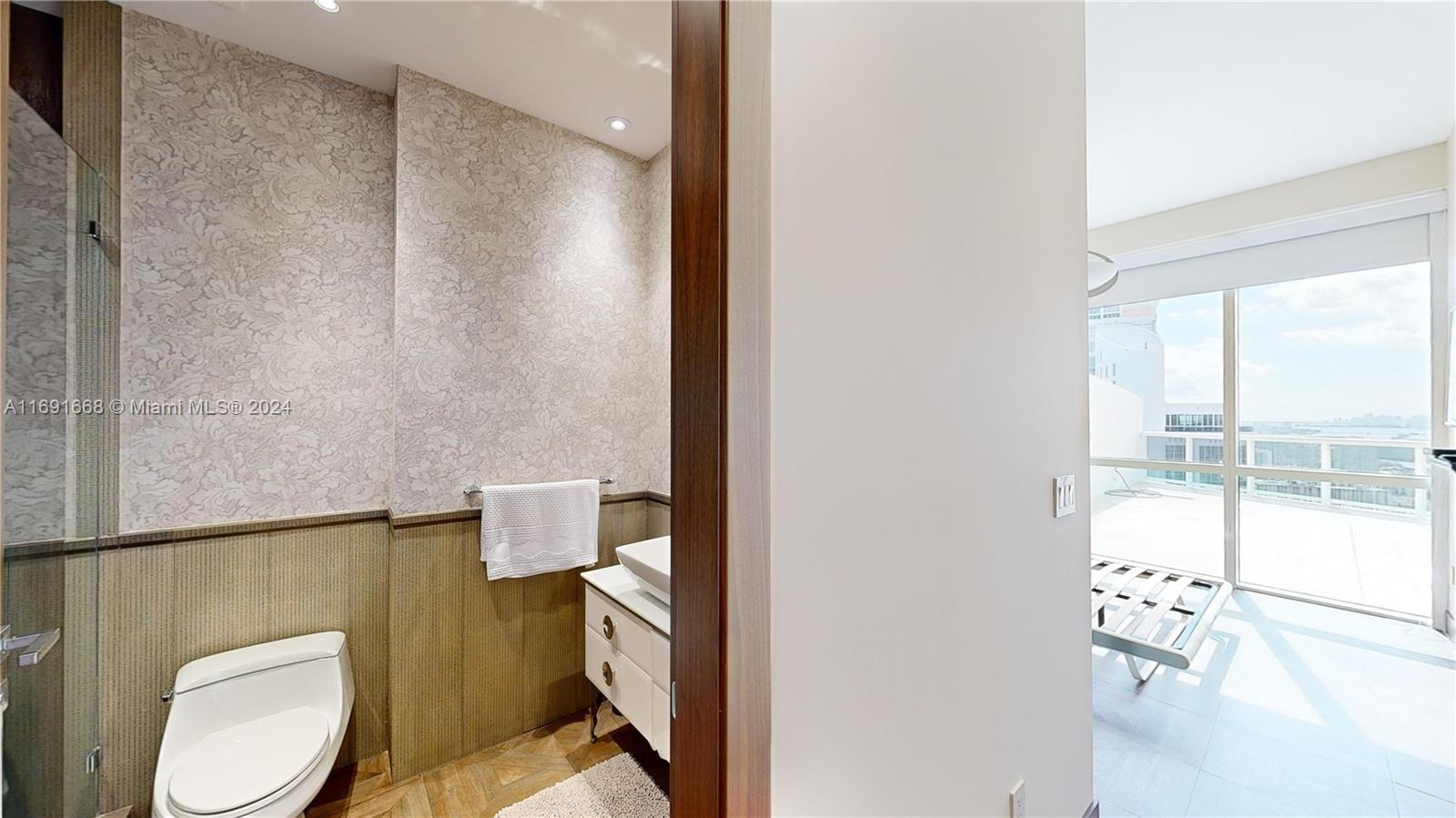 TRUMP ROYALE CONDO - Residential