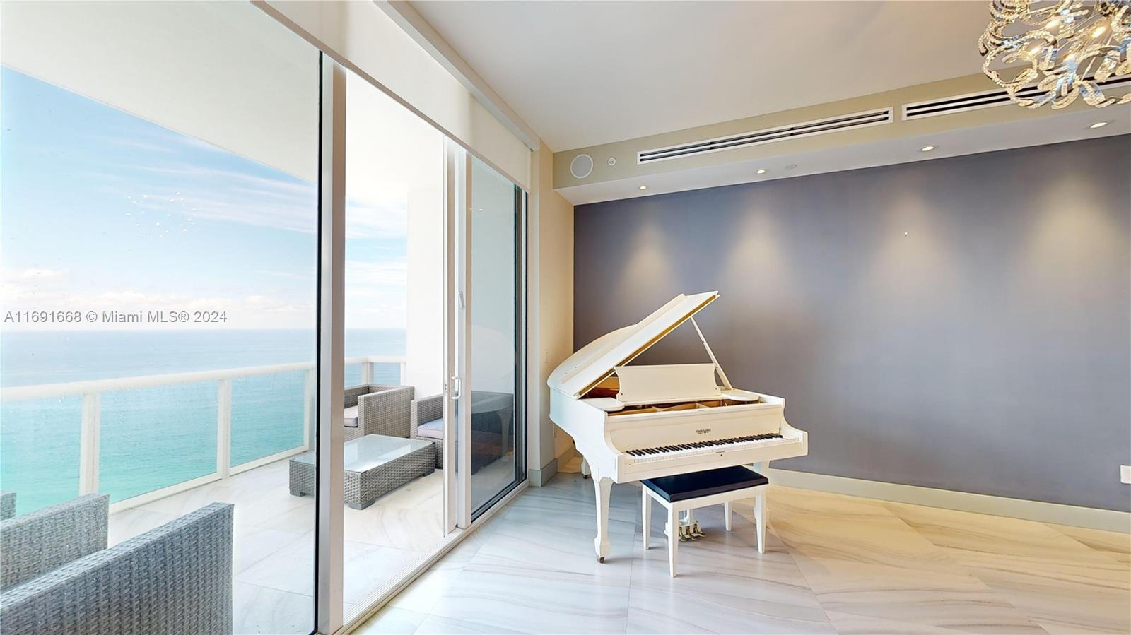 TRUMP ROYALE CONDO - Residential