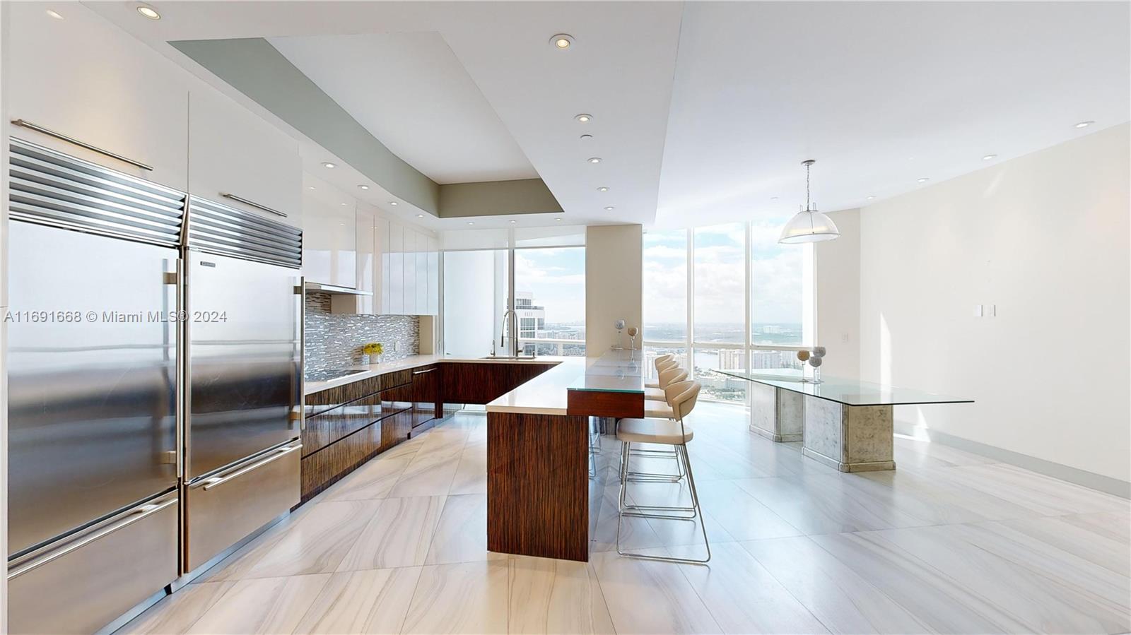 TRUMP ROYALE CONDO - Residential