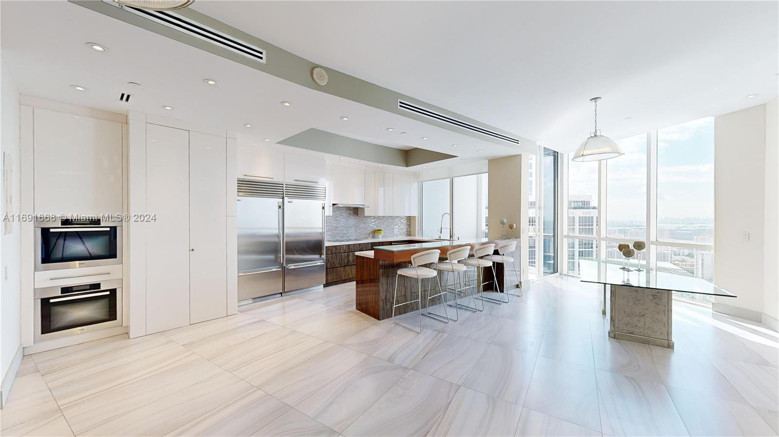 TRUMP ROYALE CONDO - Residential