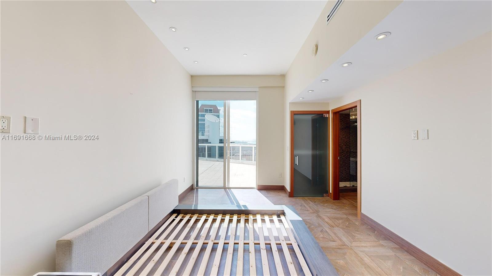 TRUMP ROYALE CONDO - Residential