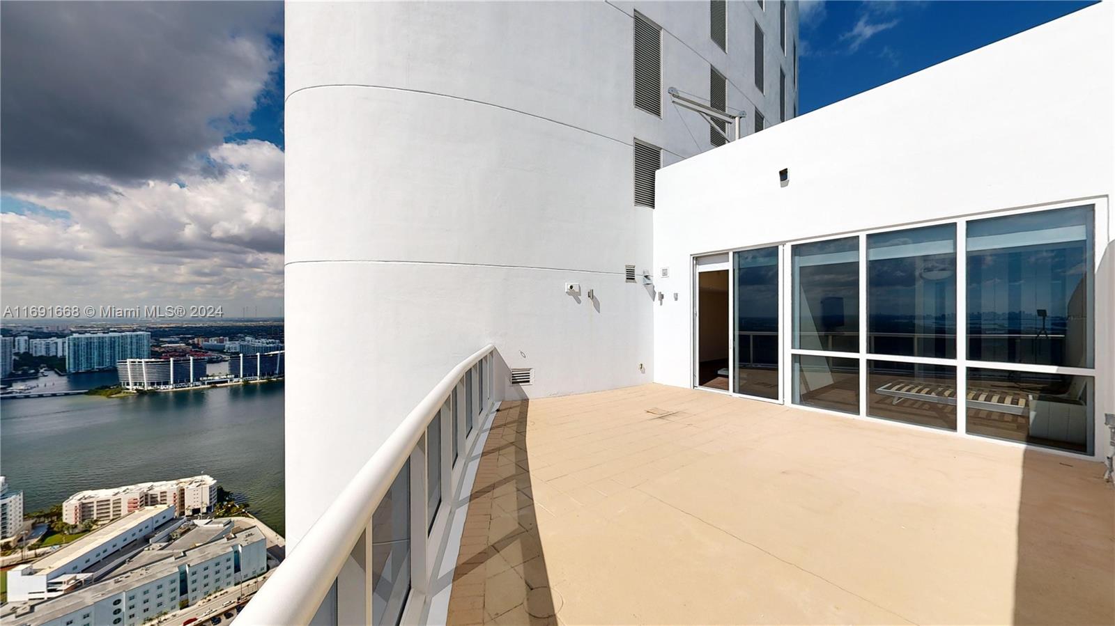 TRUMP ROYALE CONDO - Residential