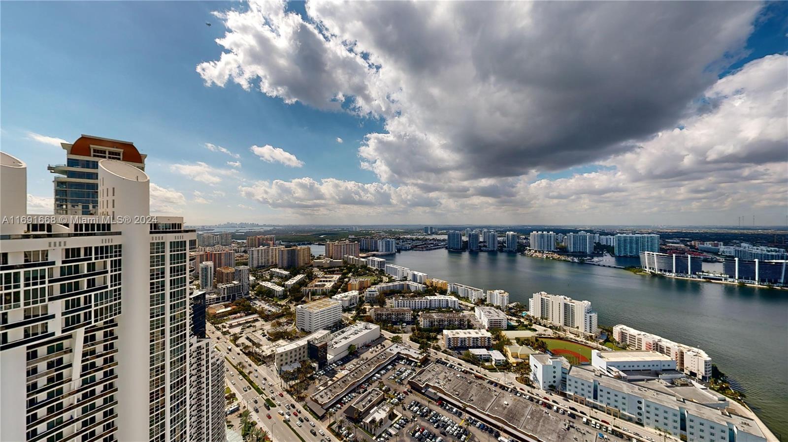 TRUMP ROYALE CONDO - Residential