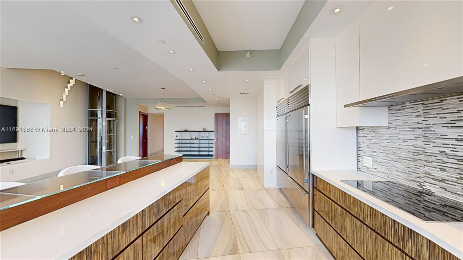 TRUMP ROYALE CONDO - Residential