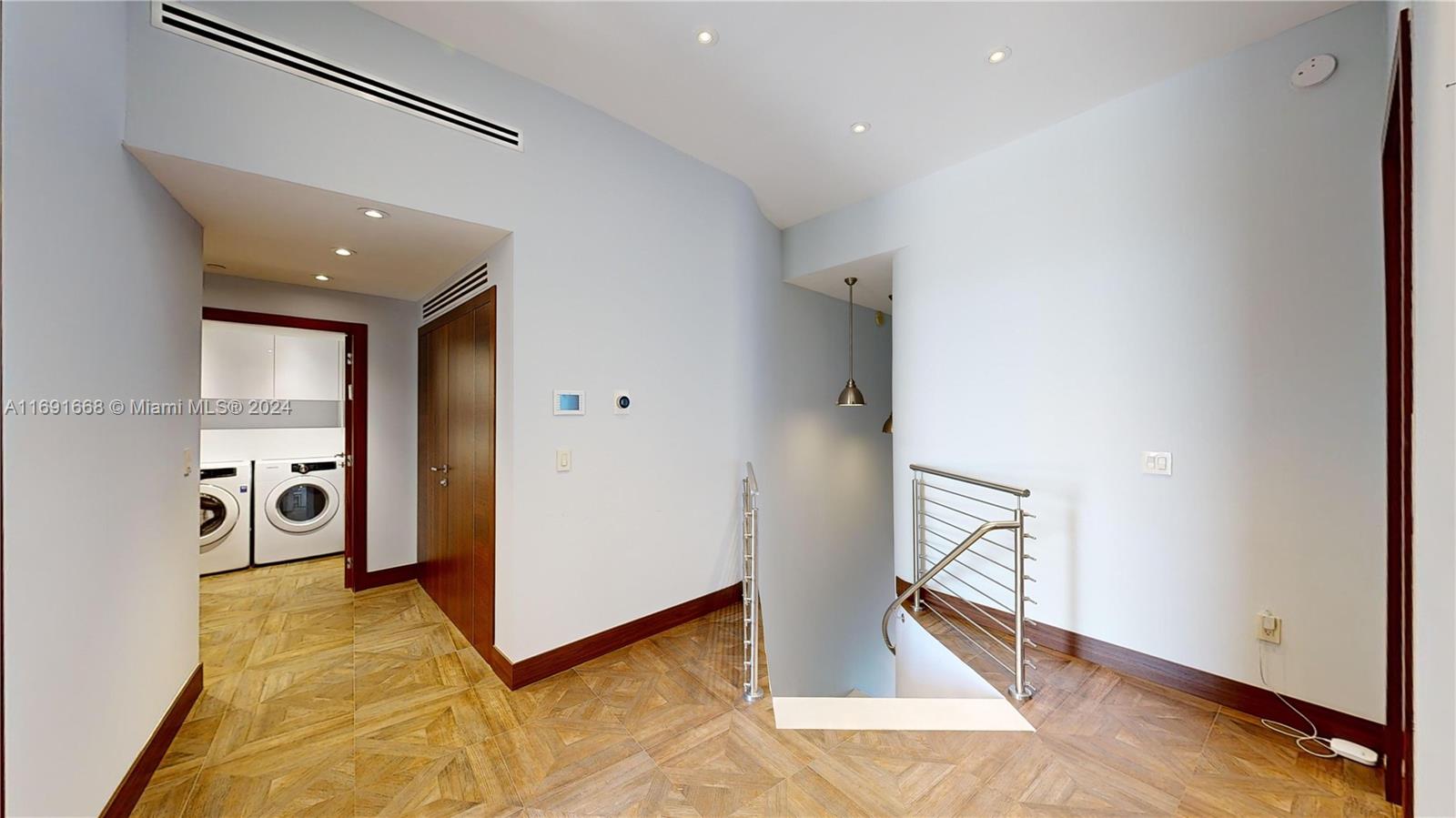 TRUMP ROYALE CONDO - Residential