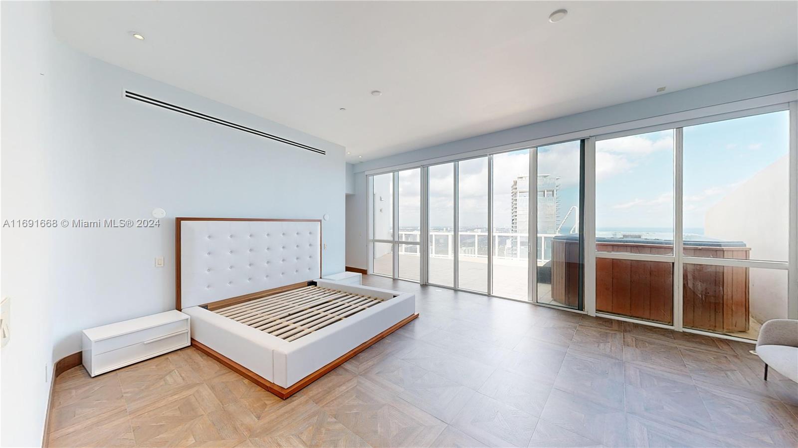TRUMP ROYALE CONDO - Residential