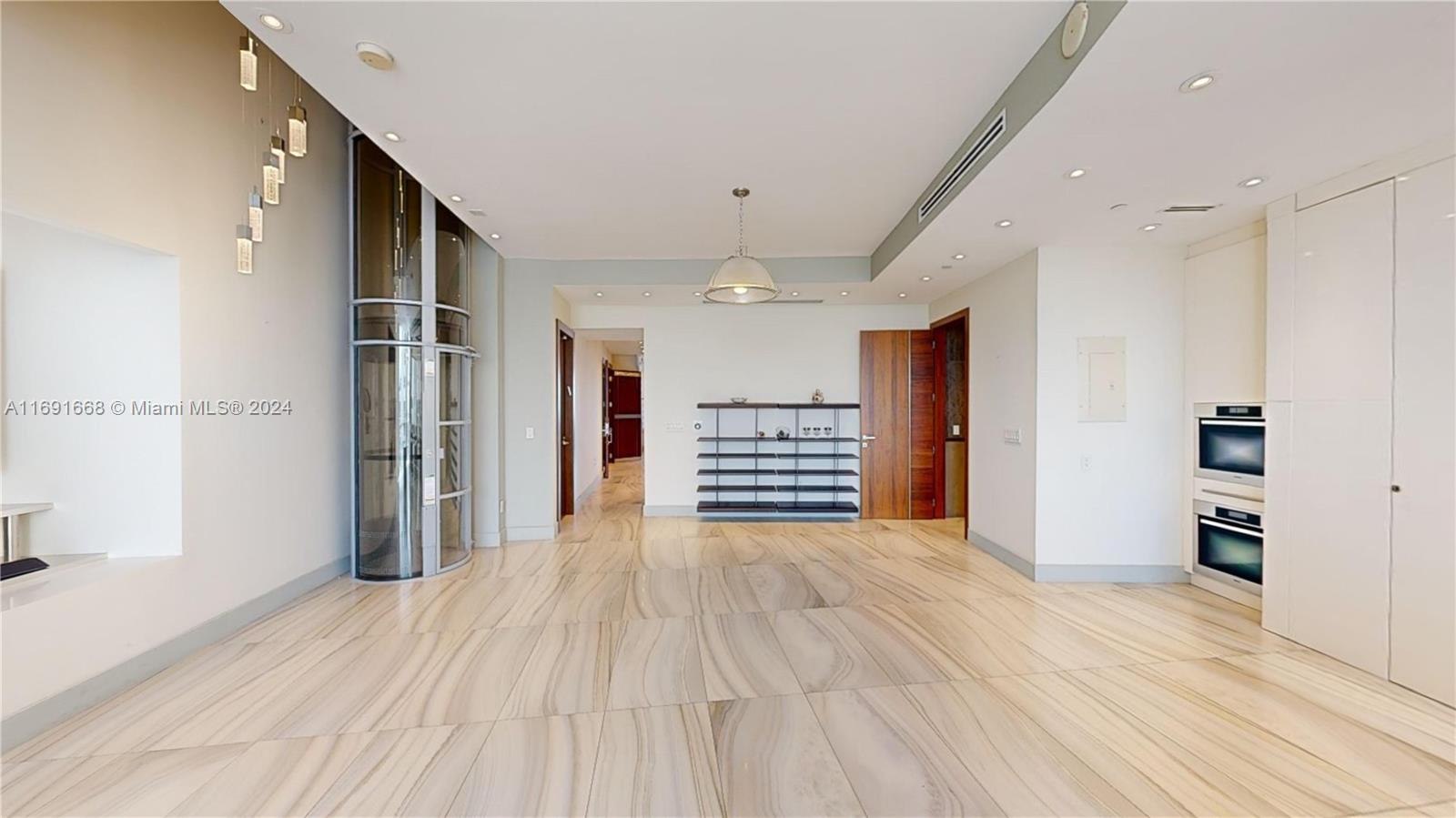 TRUMP ROYALE CONDO - Residential
