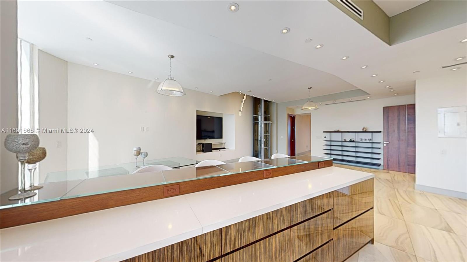 TRUMP ROYALE CONDO - Residential