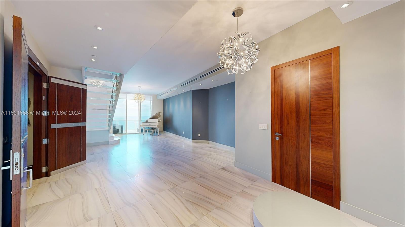TRUMP ROYALE CONDO - Residential