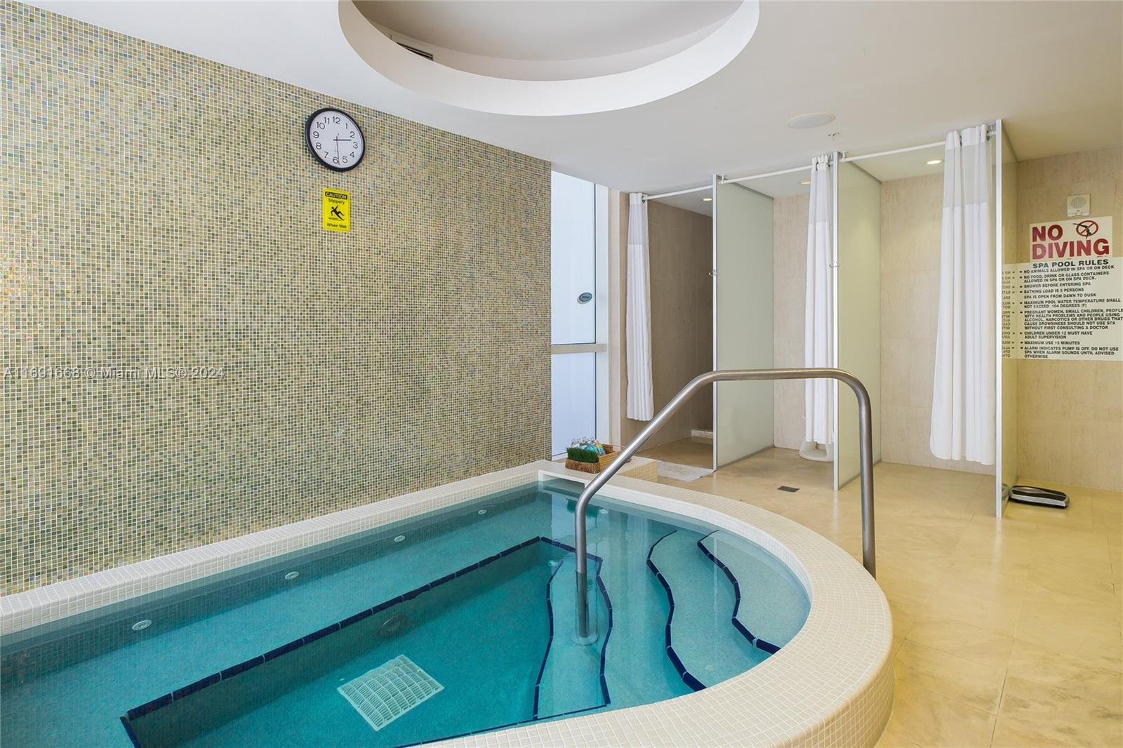 TRUMP ROYALE CONDO - Residential