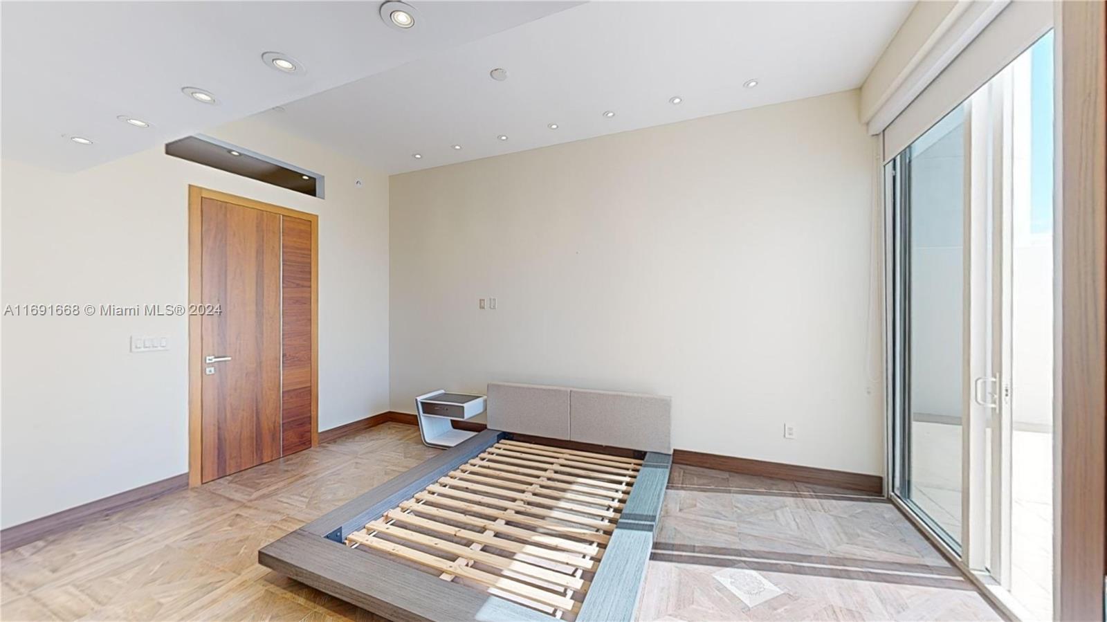 TRUMP ROYALE CONDO - Residential