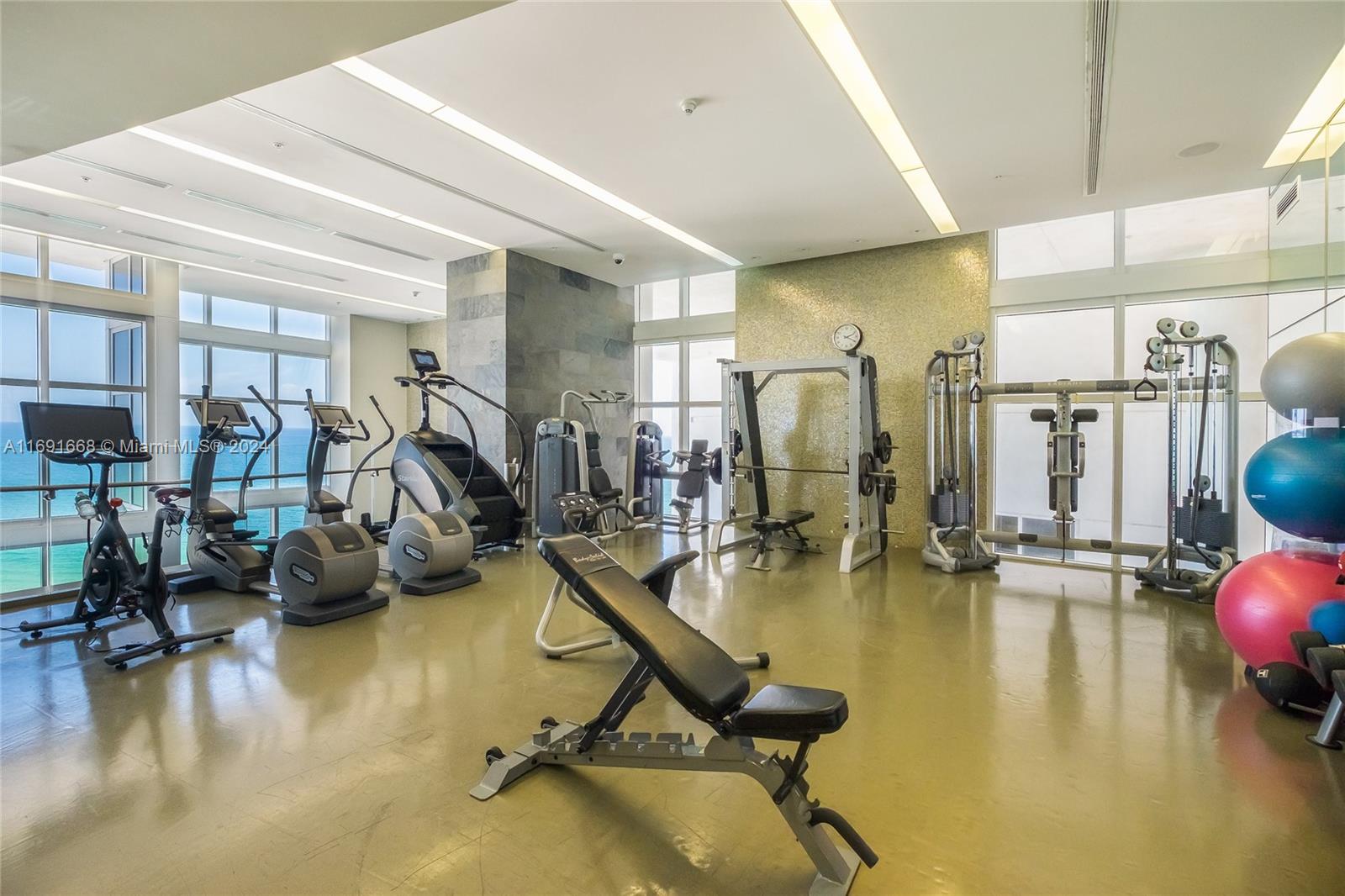 TRUMP ROYALE CONDO - Residential