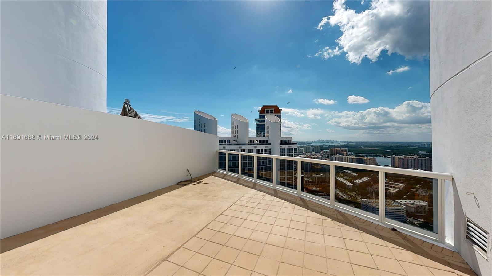 TRUMP ROYALE CONDO - Residential