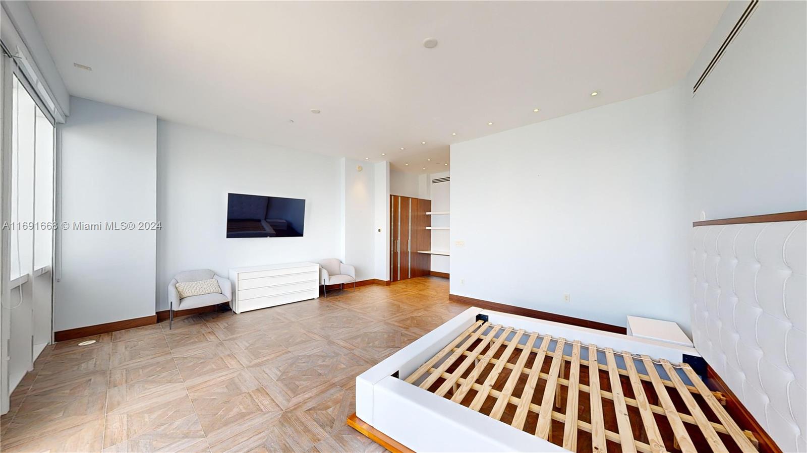 TRUMP ROYALE CONDO - Residential