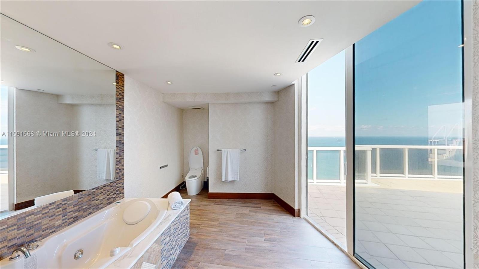 TRUMP ROYALE CONDO - Residential
