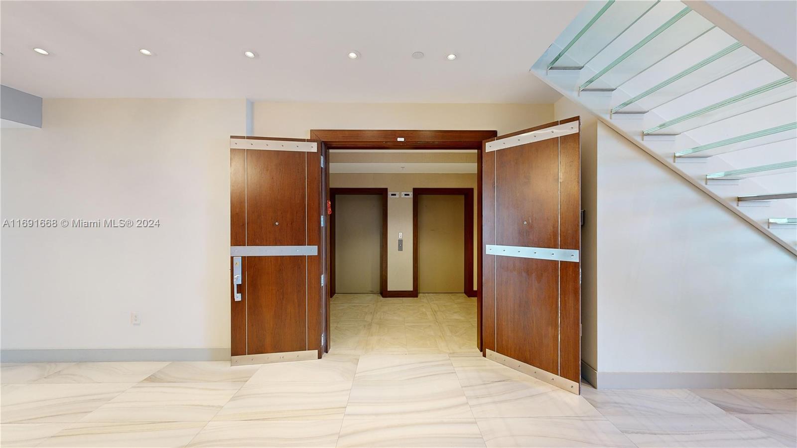 TRUMP ROYALE CONDO - Residential