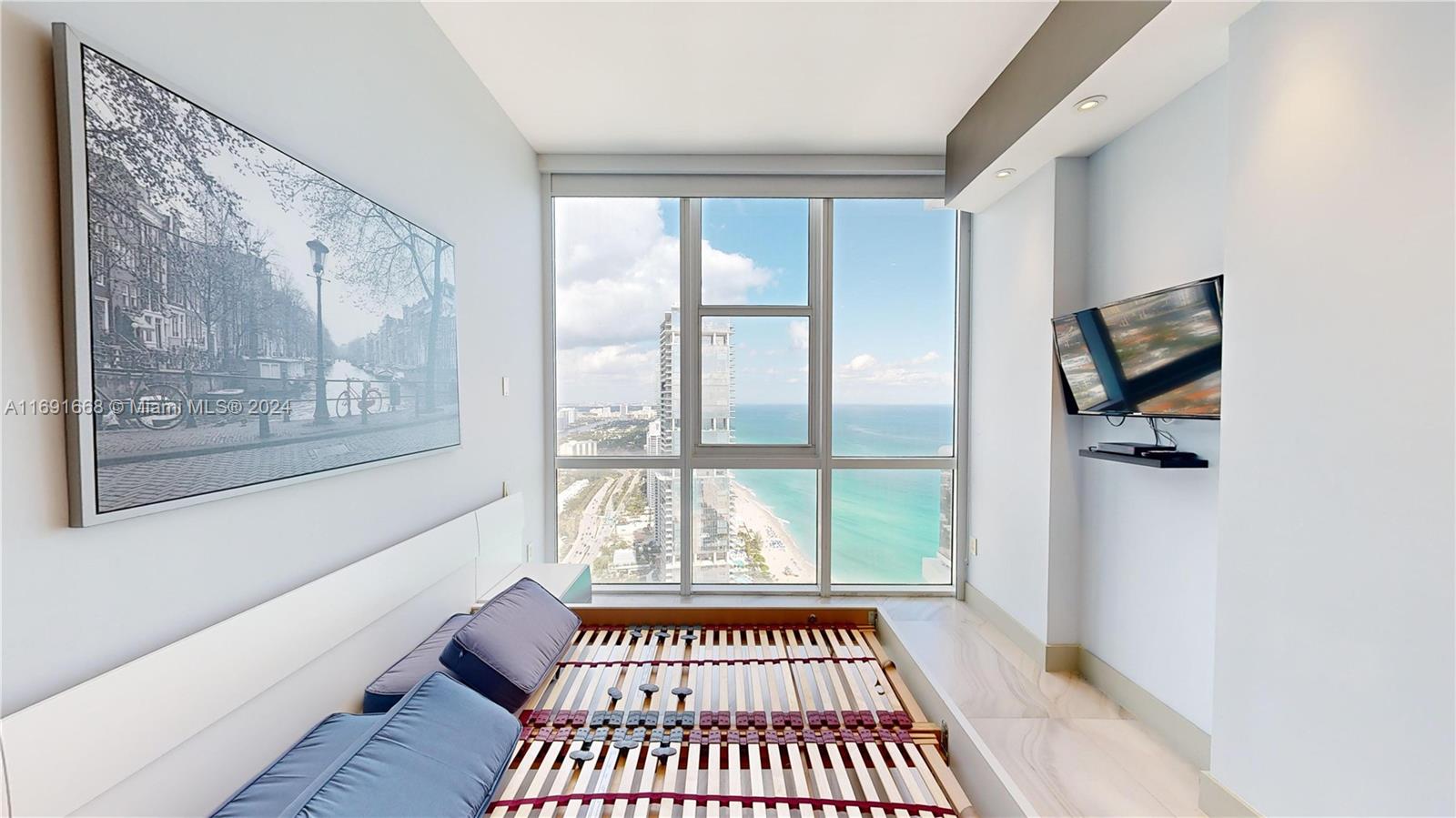 TRUMP ROYALE CONDO - Residential