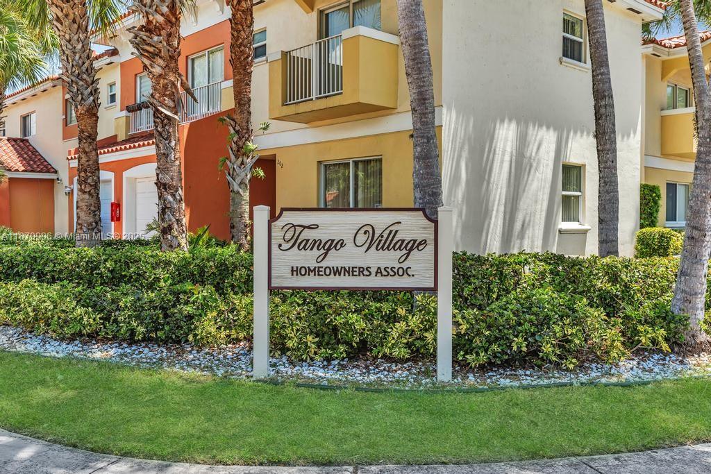 Ready for move-in! Spacious 2 bedroom, 2.5 bathroom townhouse in a desirable Fort Lauderdale location. Features include new stainless steel appliances, open kitchen with dining and living areas, and guest bath on the first floor. Upstairs offers 2 bedrooms with en-suite bathrooms and laundry. One-car garage. Entire home will be freshly painted and cleaned after tenant move-out. Conveniently located near I-95, downtown Fort Lauderdale, and Las Olas. Same-day approval available.