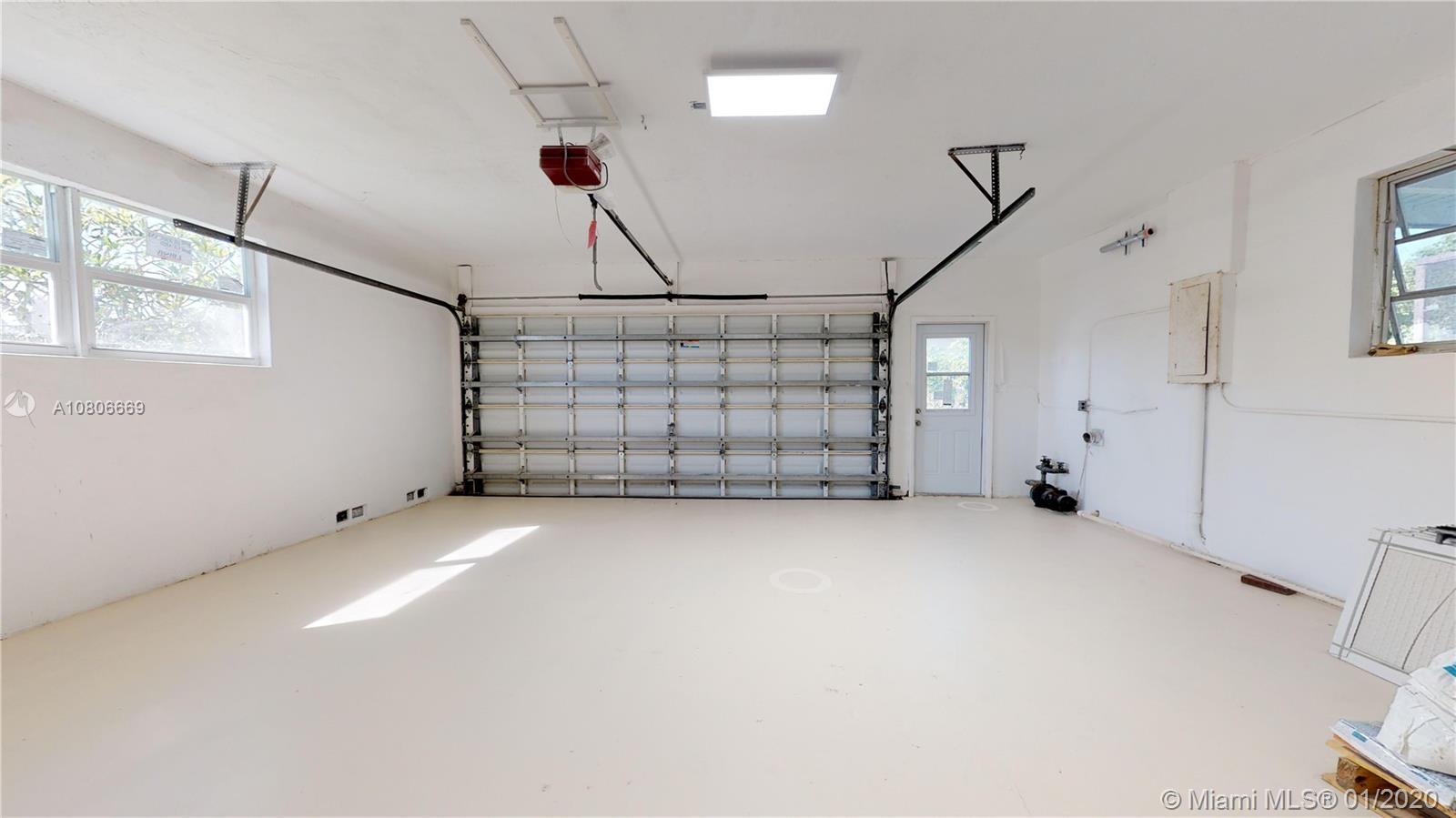 THE BANYAN DRIVE ESTATES - Residential