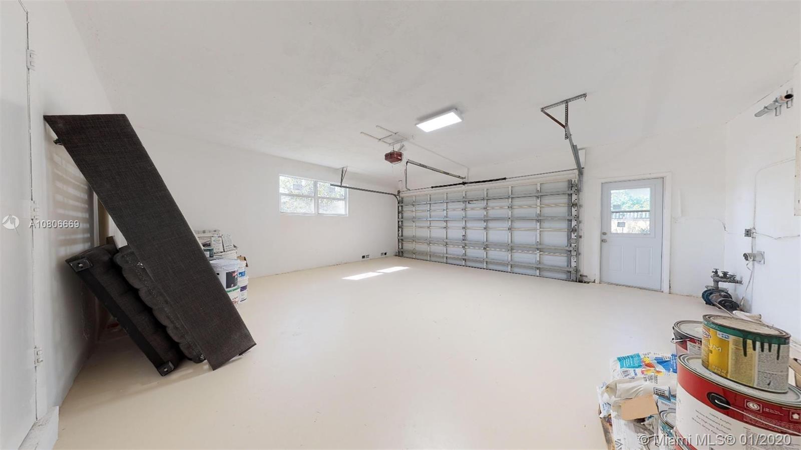 THE BANYAN DRIVE ESTATES - Residential