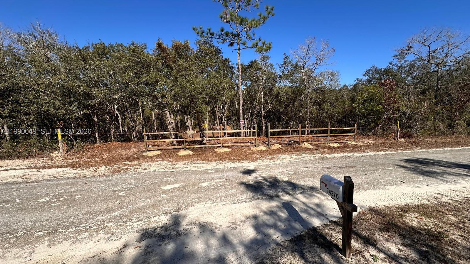 RIDGE MNR EST UN 4 - Land